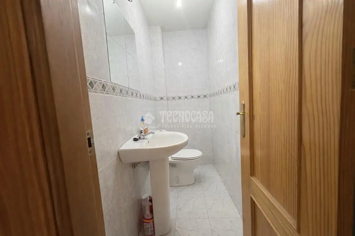 Badezimmer von Einfamilien-Reihenhaus zum Verkauf in Armilla mit Klimaanlage