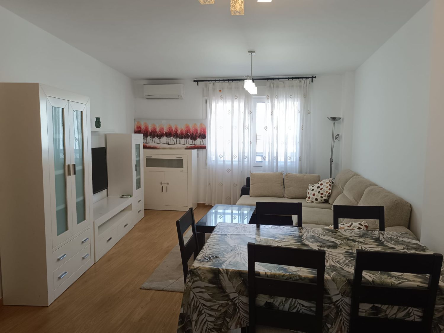 Living room of Flat to rent in  Granada Capital  with Air Conditioner, Heating and Furnished
