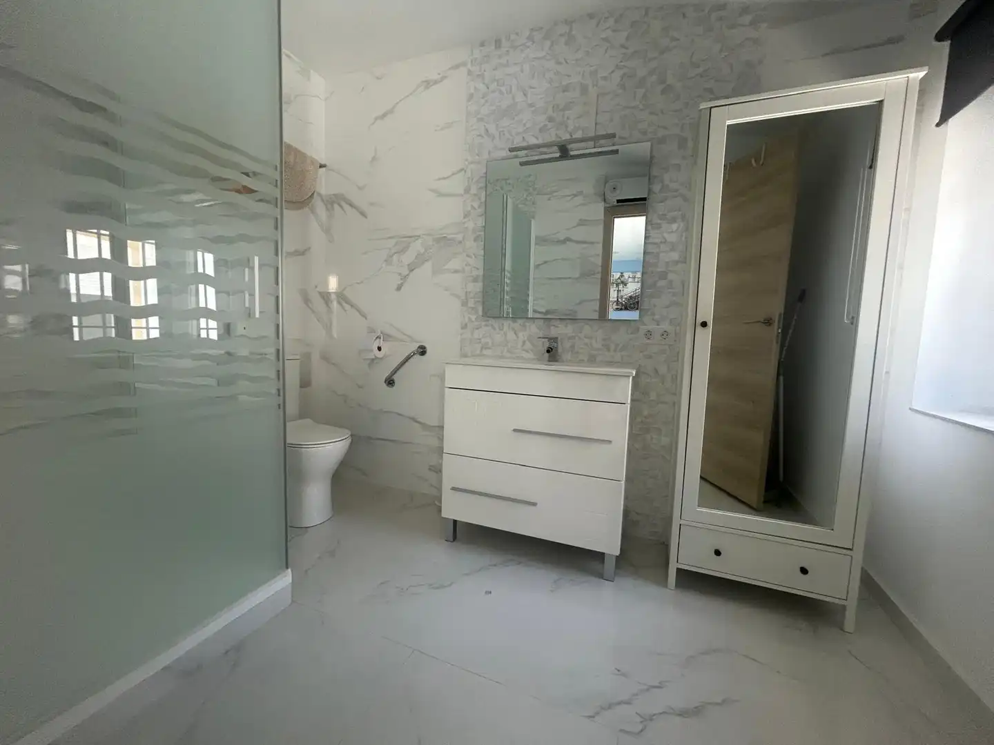 Bathroom of Houses for sale in Utrera  with Air Conditioner, Private garden and Terrace