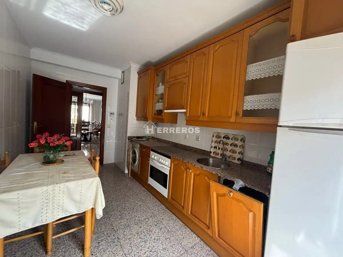 Cocina de Piso en venta en  Logroño con Calefacción, Terraza y Trastero
