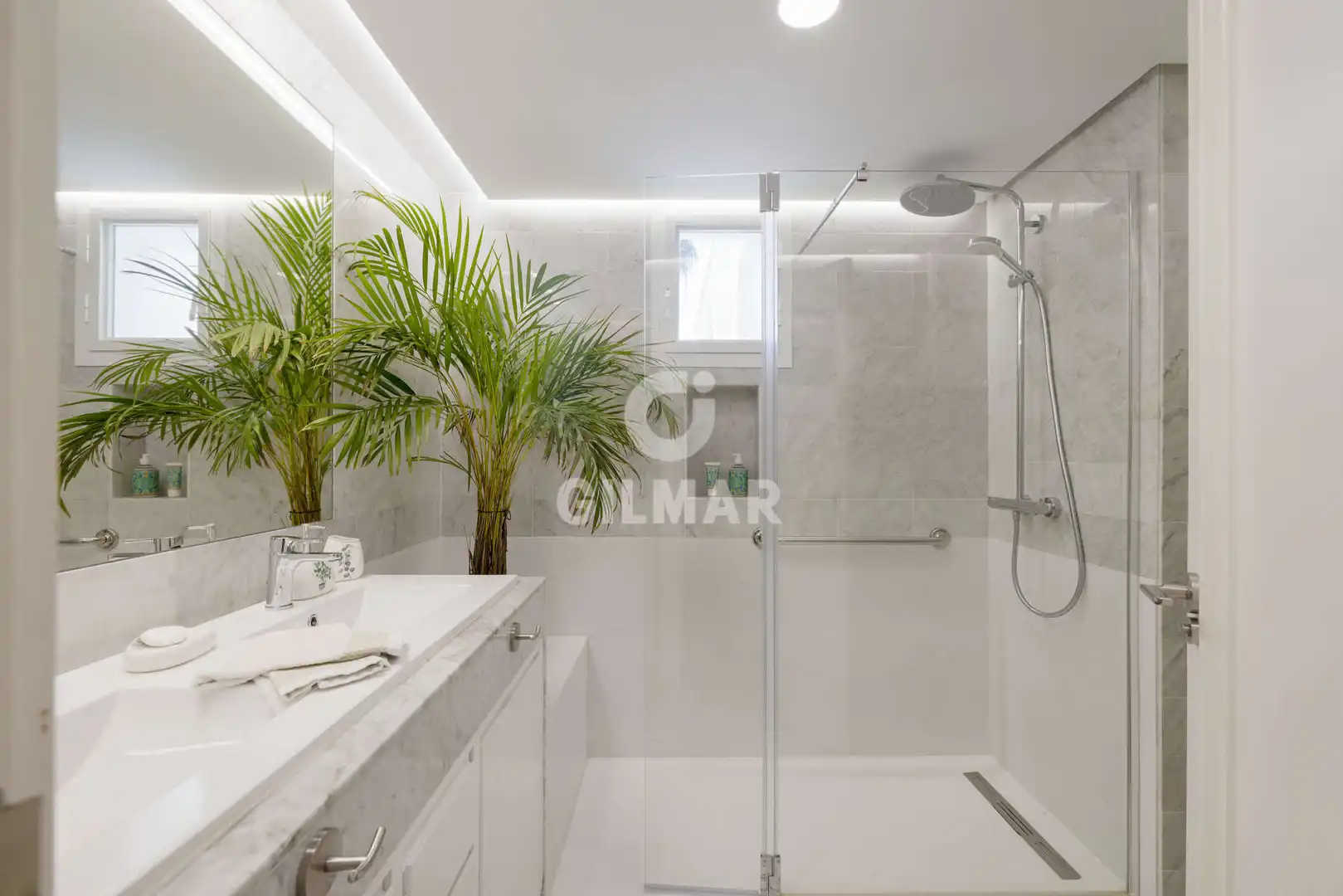 Badezimmer von Maisonette zum Verkauf in Estepona mit Heizung, Abstellraum und Balkon