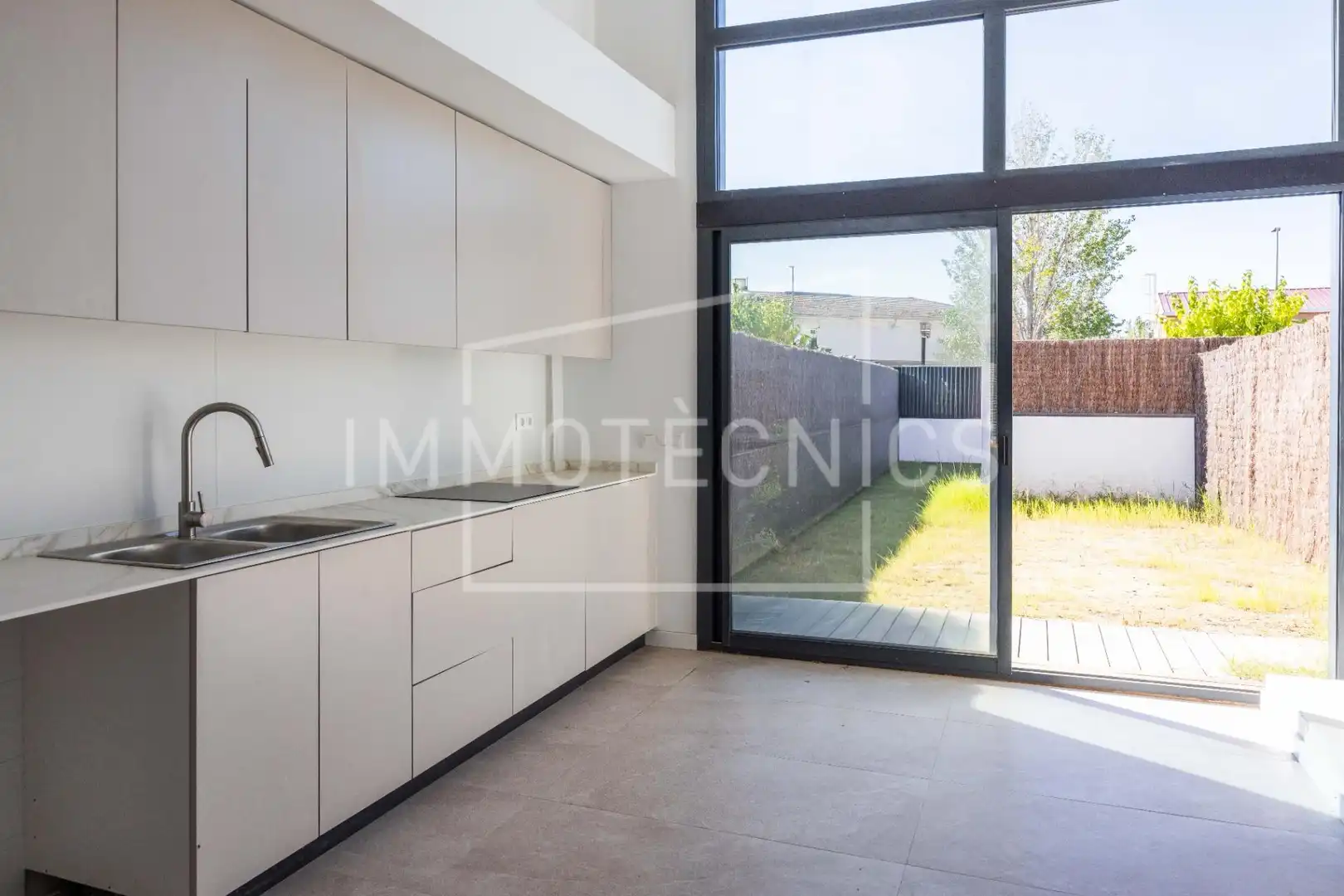 Adosado con jardín en venta en Carrer TURO DE L'HOME, imagen 5