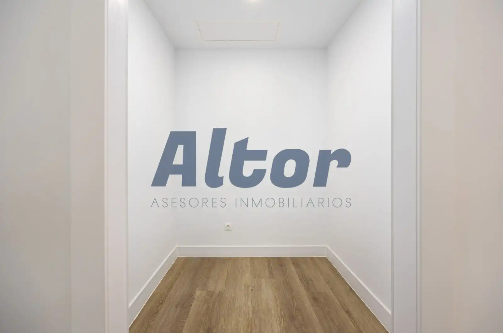 Flat for sale in Madrid  with Air Conditioner and Heating