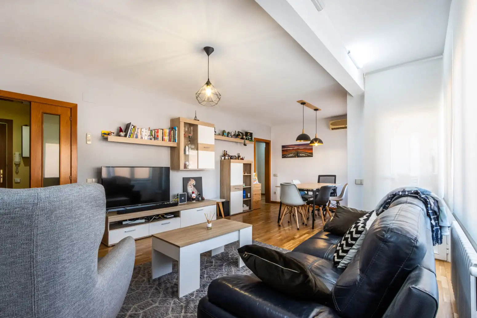 Living room of Flat for sale in Terrassa  with Heating, Parquet flooring and Balcony