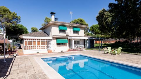 **Chalet Independiente en Venta - Urbanización El Bosque**