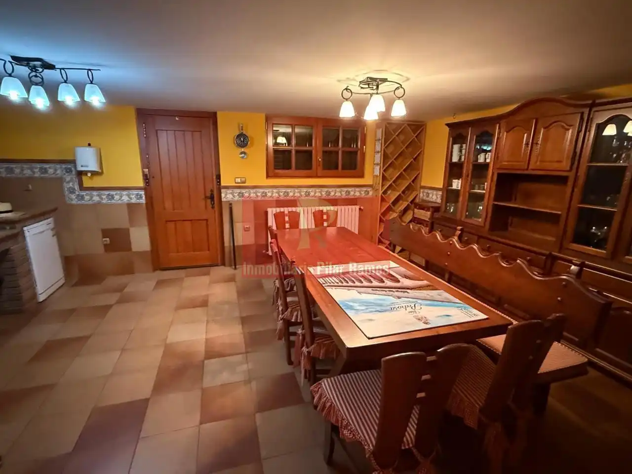 Menjador de Casa adosada en venda en Sariegos amb Calefacció, Jardí privat i Terrassa