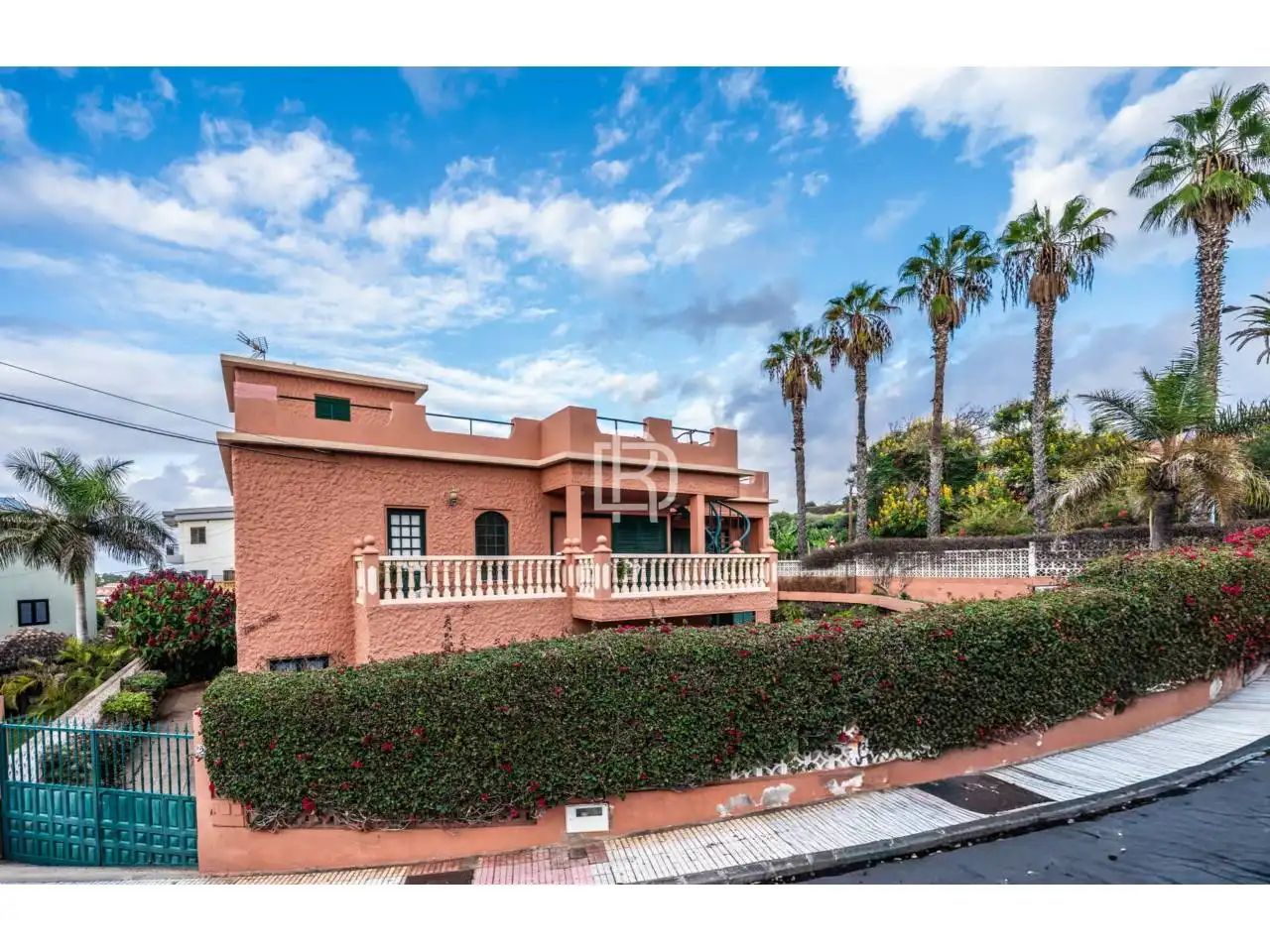 Vista exterior de Casa o xalet en venda en Puerto de la Cruz amb Jardí privat, Terrassa i Moblat