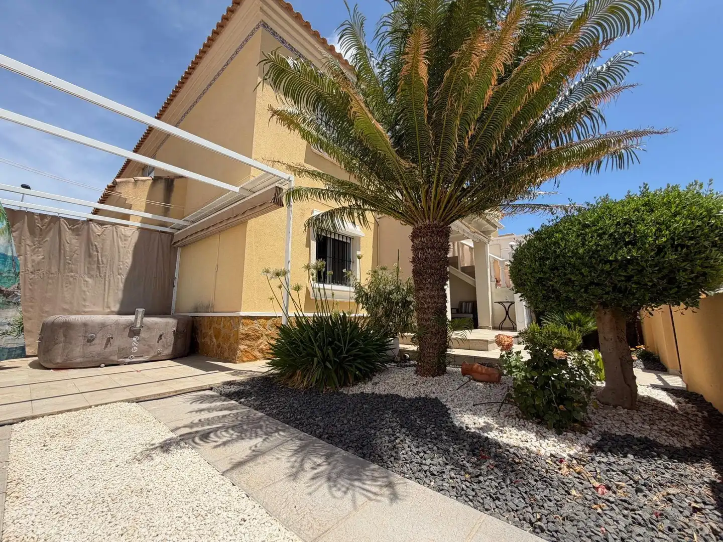 Vista exterior de Casa o chalet en venta en Orihuela Costa