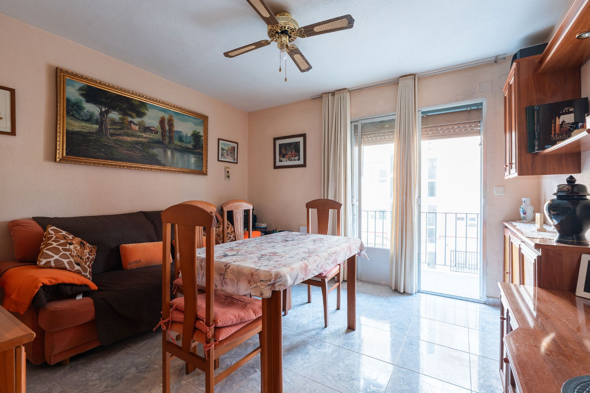 Habitación de Piso en venta en  Madrid Capital con Calefacción, Terraza y Amueblado