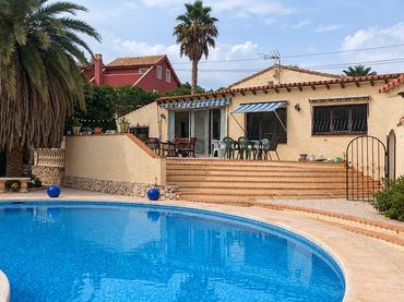 Casa con piscina en venta en El Tossal - Bello Horizonte