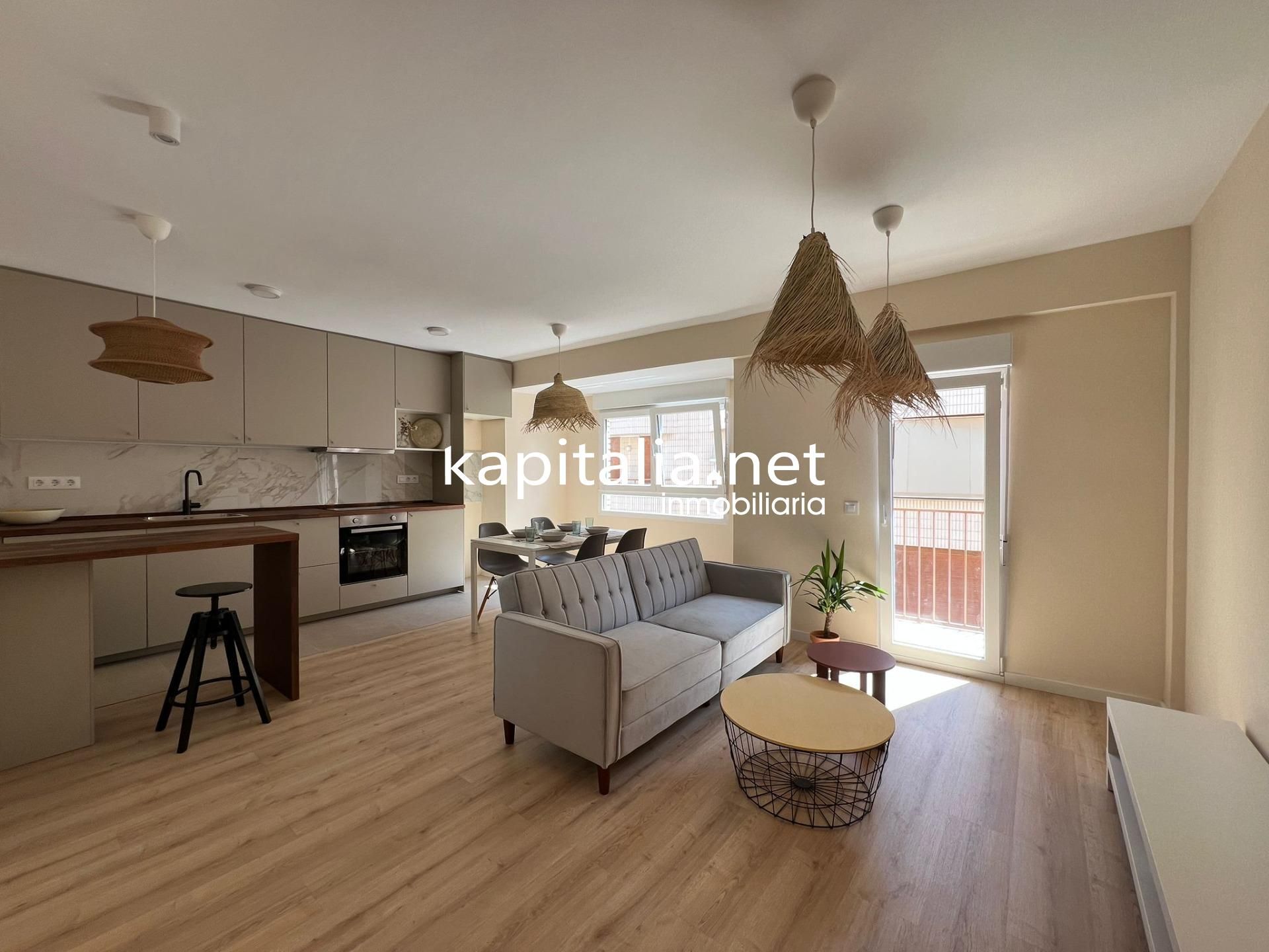 Sala de estar de Piso en venta en Ontinyent con Parquet y Trastero