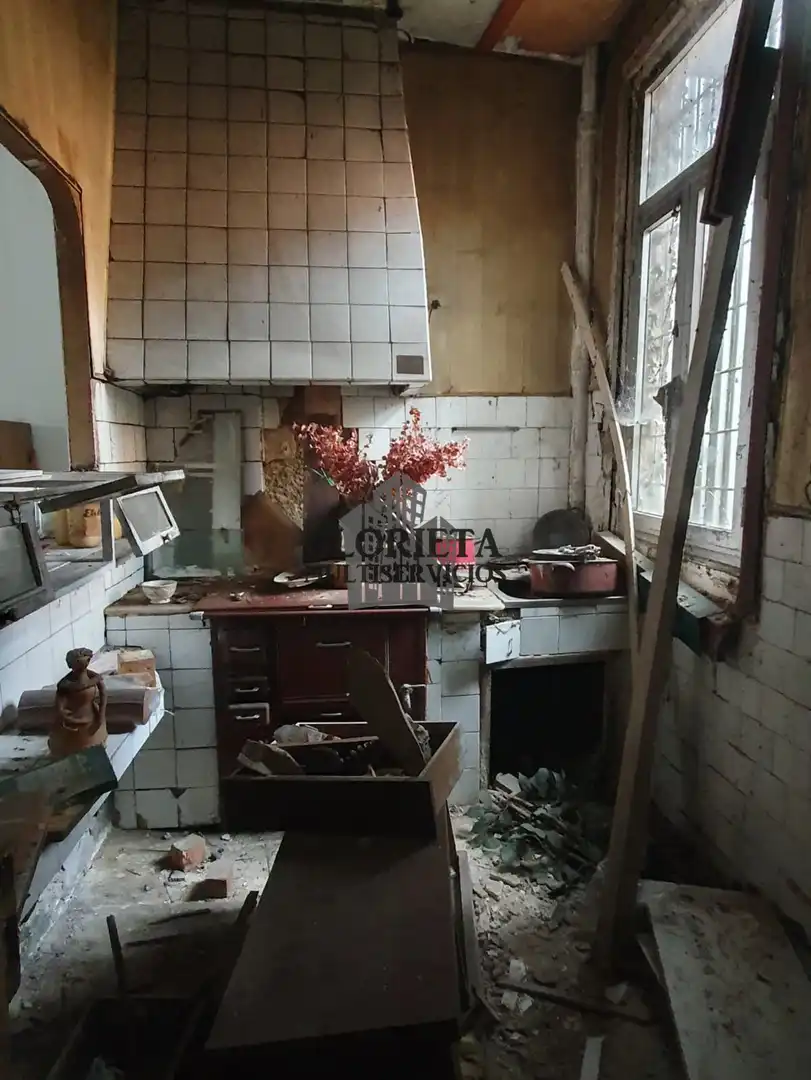 Cuina de Casa adosada en venda en Vigo  amb Calefacció, Terrassa i Traster