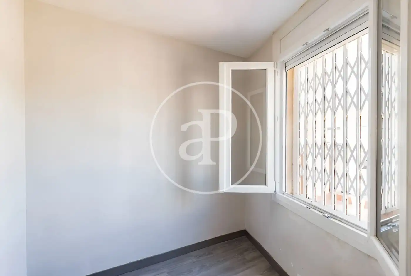 Schlafzimmer von Wohnung zum Verkauf in Barcelona mit Klimaanlage, Heizung und Terrasse