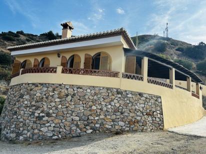 Vista exterior de Casa o xalet de lloguer en Almuñécar amb Terrassa i Piscina