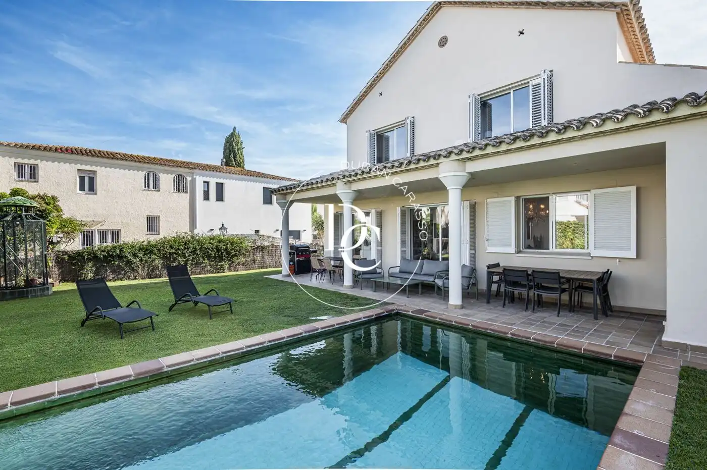 Vista exterior de Casa o xalet de lloguer en Sitges amb Aire condicionat, Calefacció i Jardí privat
