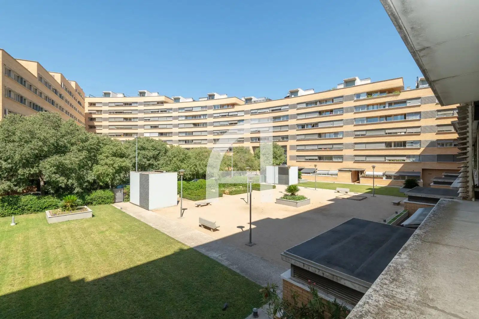 Vista exterior de Pis en venda en Girona amb Calefacció, Terrassa i Piscina