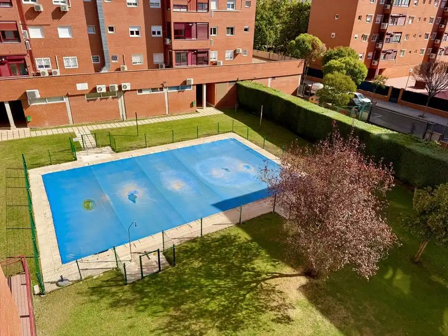 Schwimmbecken von Wohnung zum Verkauf in Madrid mit Klimaanlage, Heizung und Schwimmbad