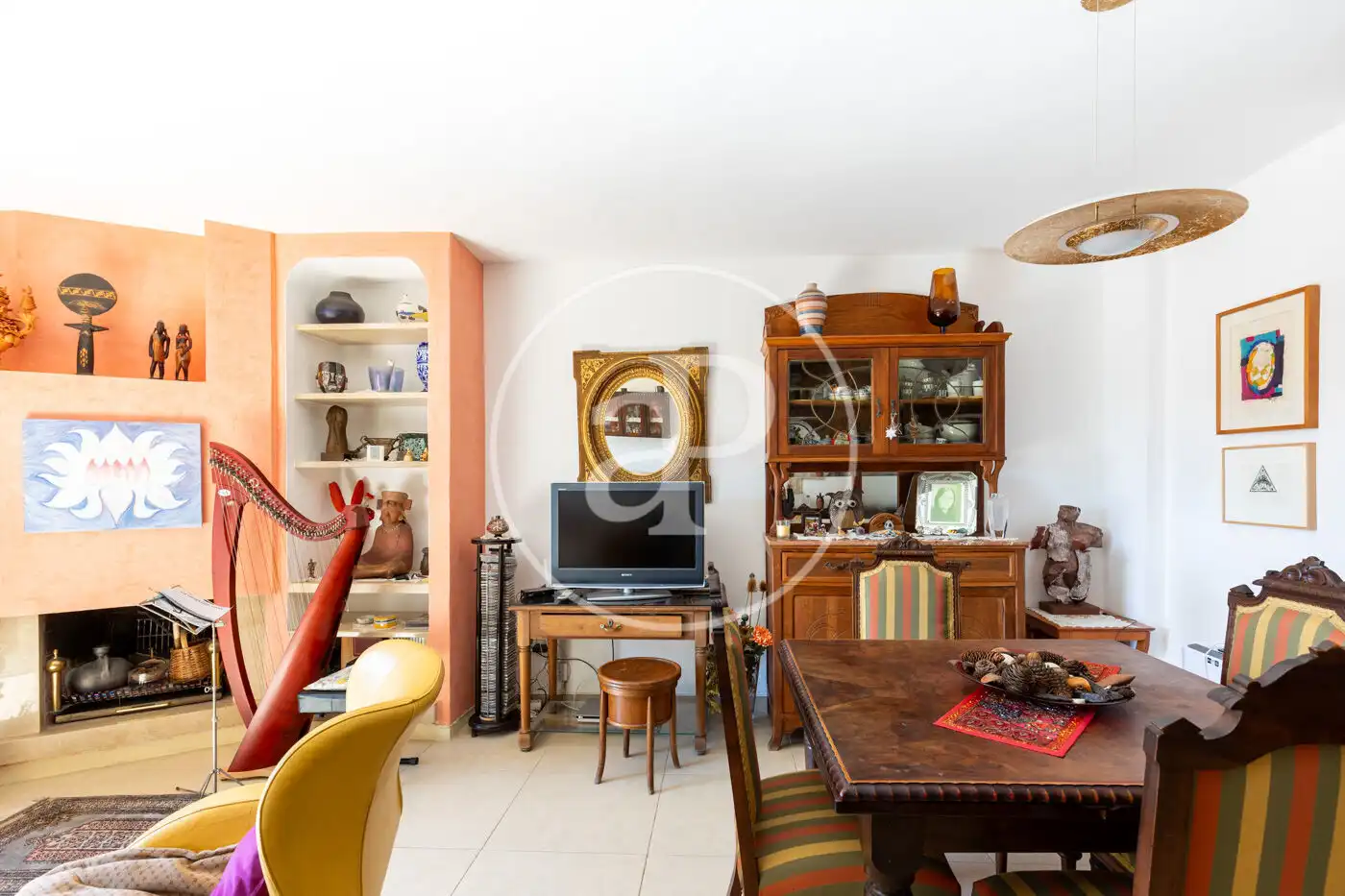 Sala d'estar de Casa adosada en venda en Cerdanyola del Vallès amb Aire condicionat, Calefacció i Jardí privat