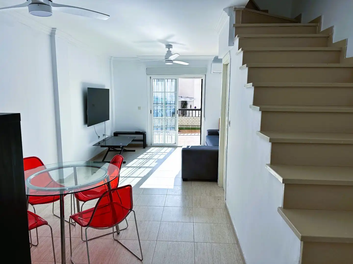 Sala de estar de Casa adosada en venta en Salobreña con Aire acondicionado, Calefacción y Terraza