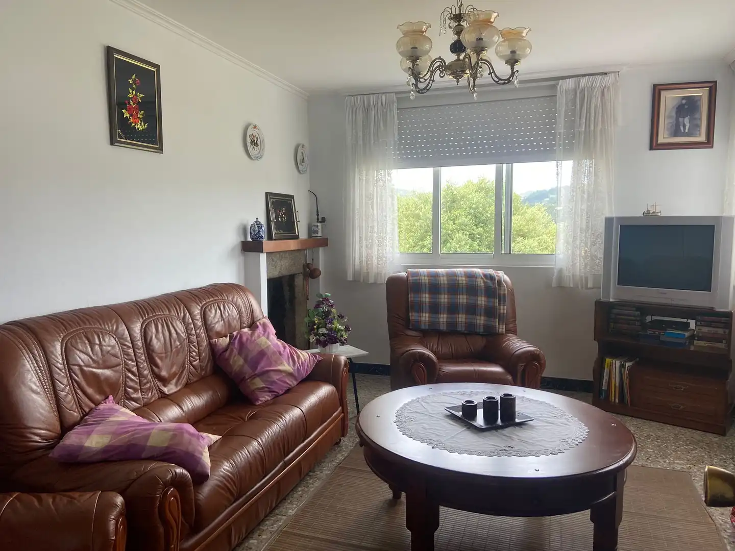 Sala d'estar de Casa o xalet en venda en Ferrol amb Jardí privat