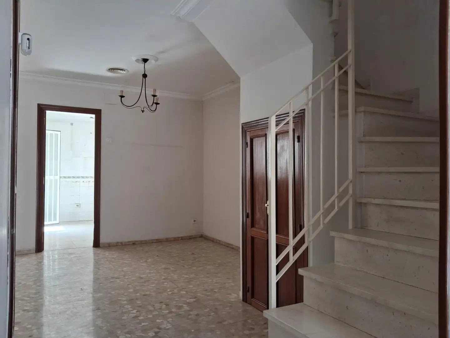 Casa adosada en venda en Utrera amb Piscina comunitària