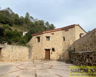 Vista exterior de Finca rústica en venda en Cabanelles amb Calefacció i Terrassa