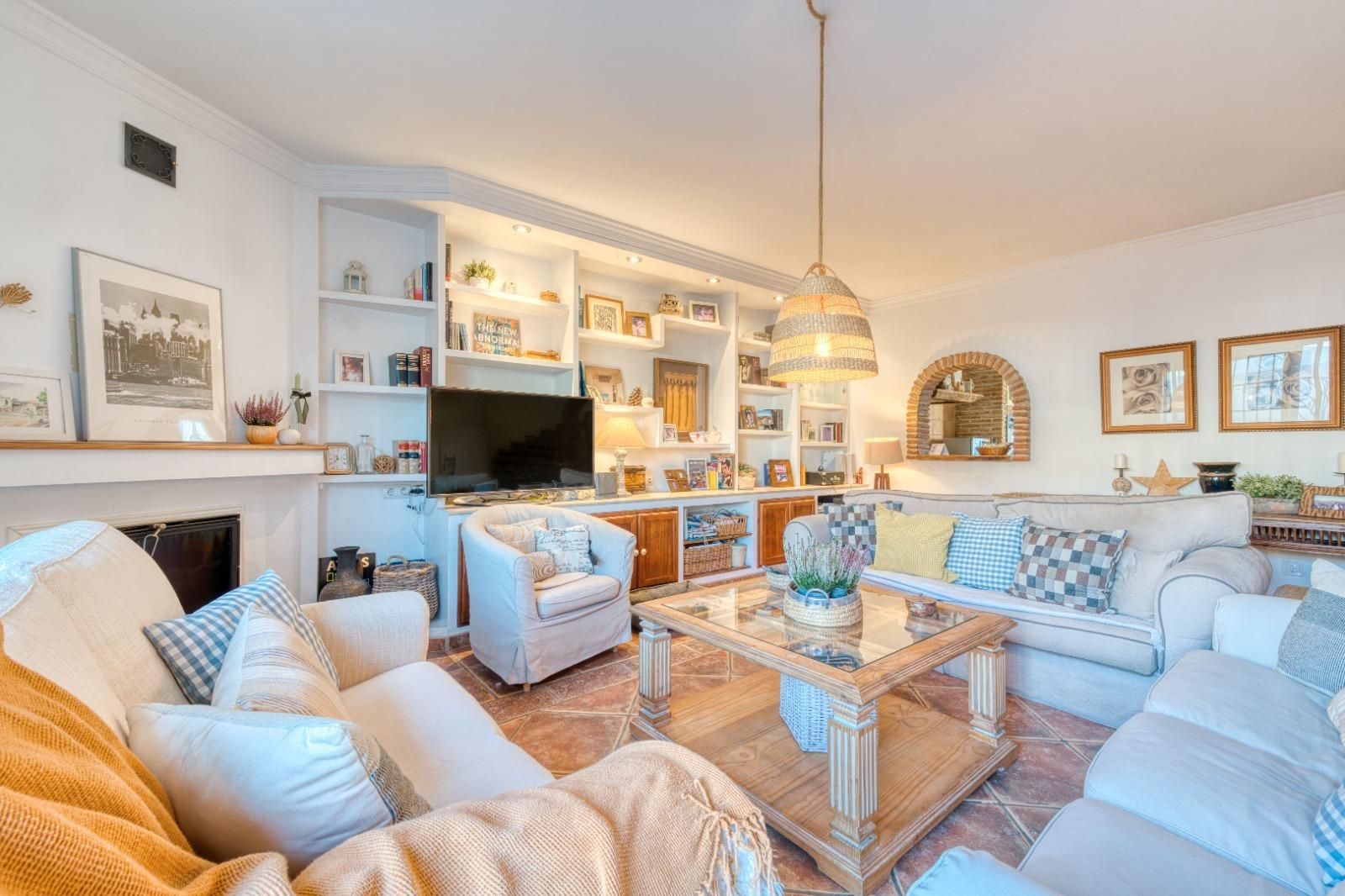 Living room of House or chalet for sale in Fuengirola  with Air Conditioner, Heating and Terrace