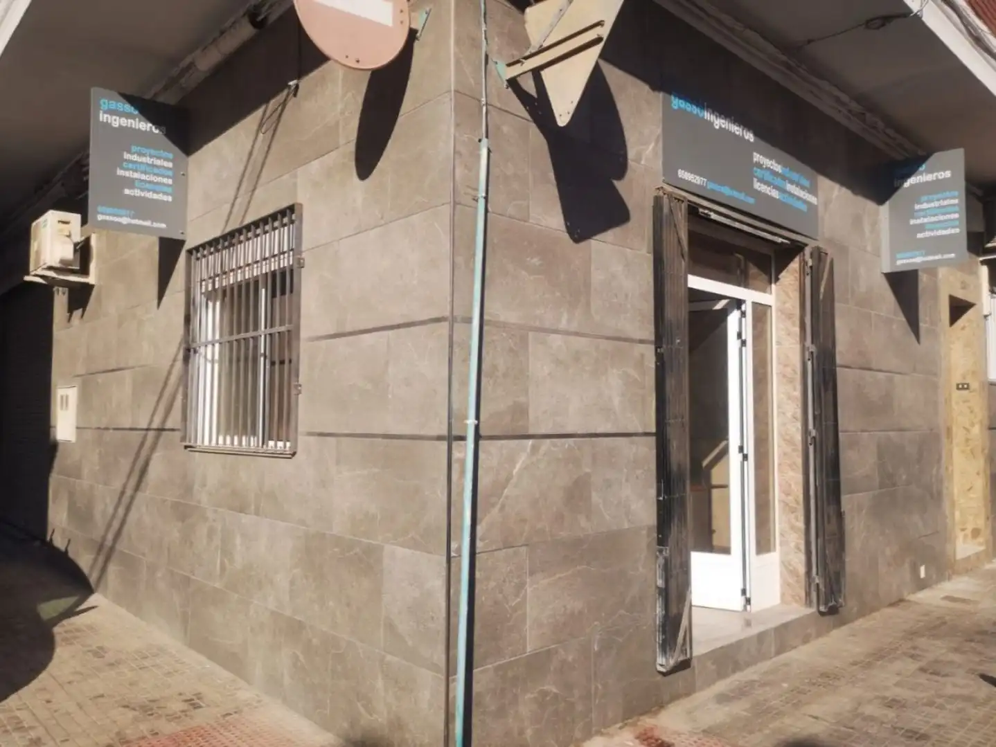 Vista exterior de Oficina de alquiler en Sagunto / Sagunt con Aire acondicionado