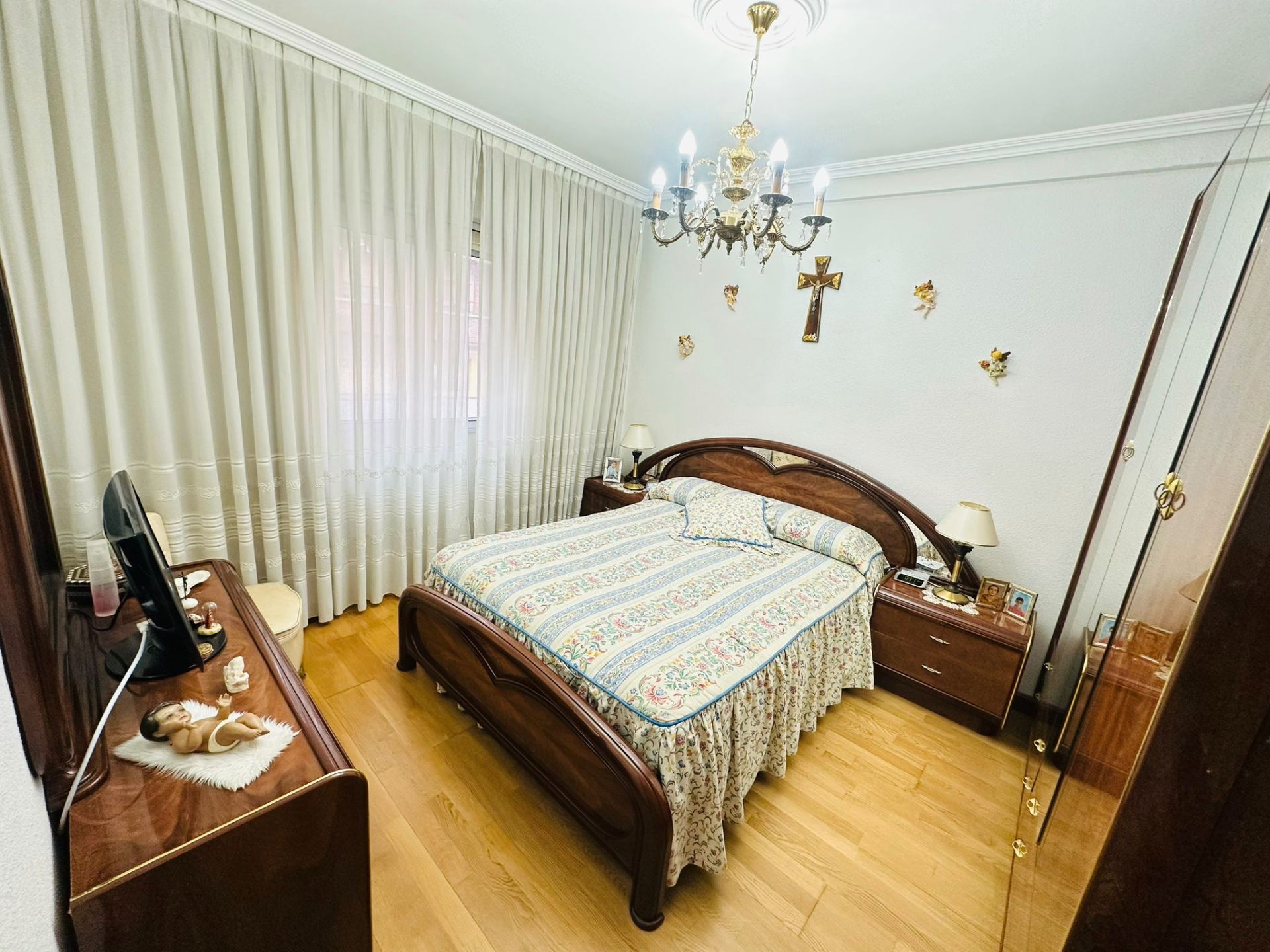 Bedroom of Flat for sale in Valladolid Capital  with Furnished