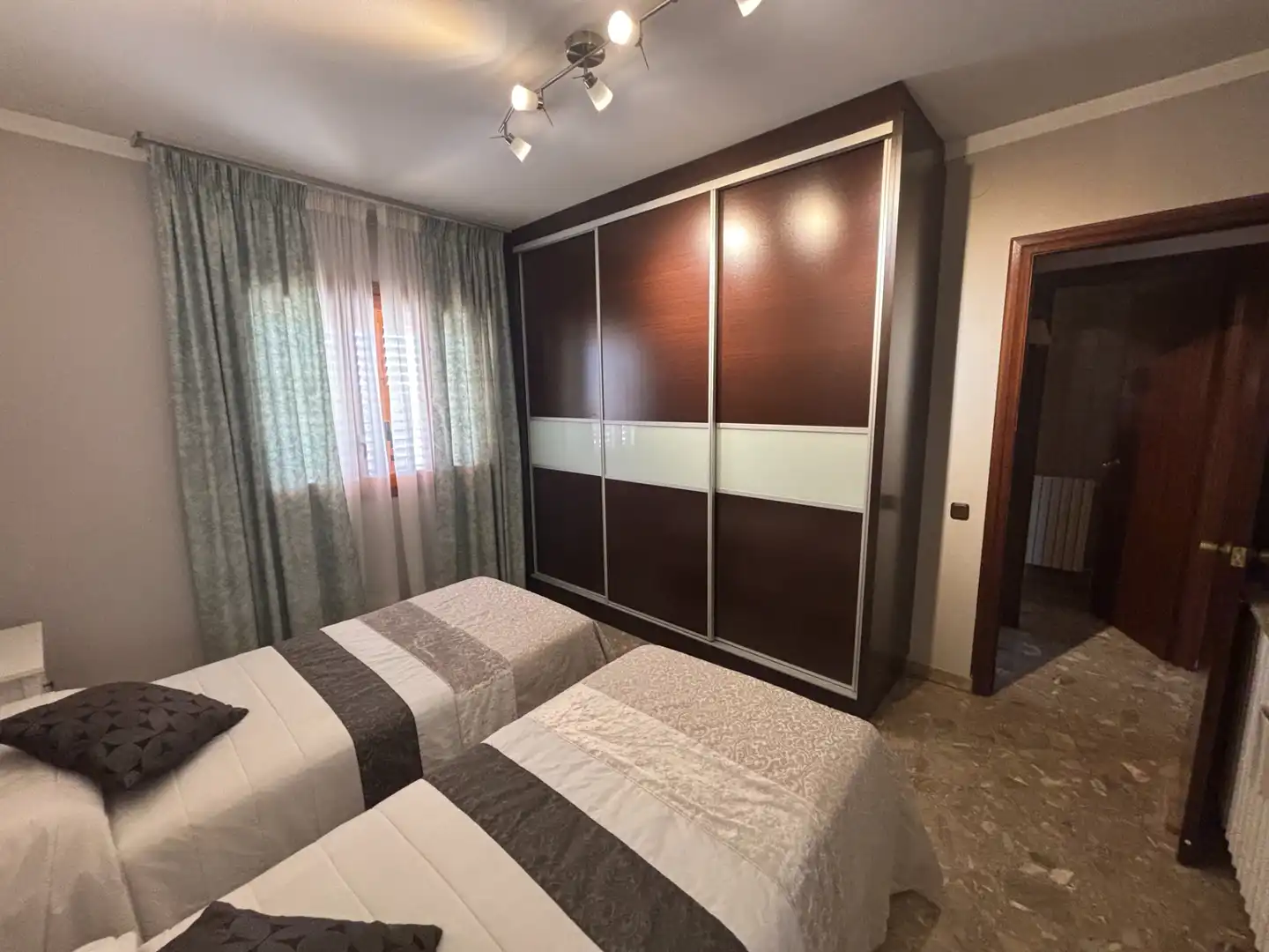 Schlafzimmer von Haus oder Chalet zum Verkauf in Miralcamp mit Heizung, Privatgarten und Möbliert