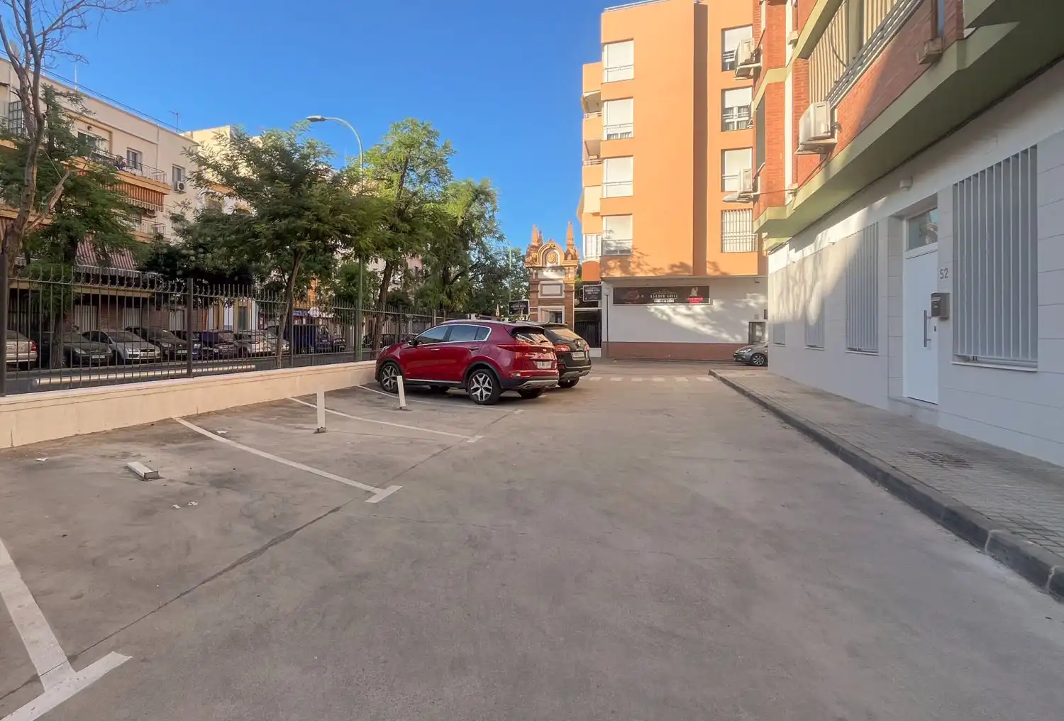 Parking de Piso en venta en Sevilla con Aire acondicionado y Calefacción