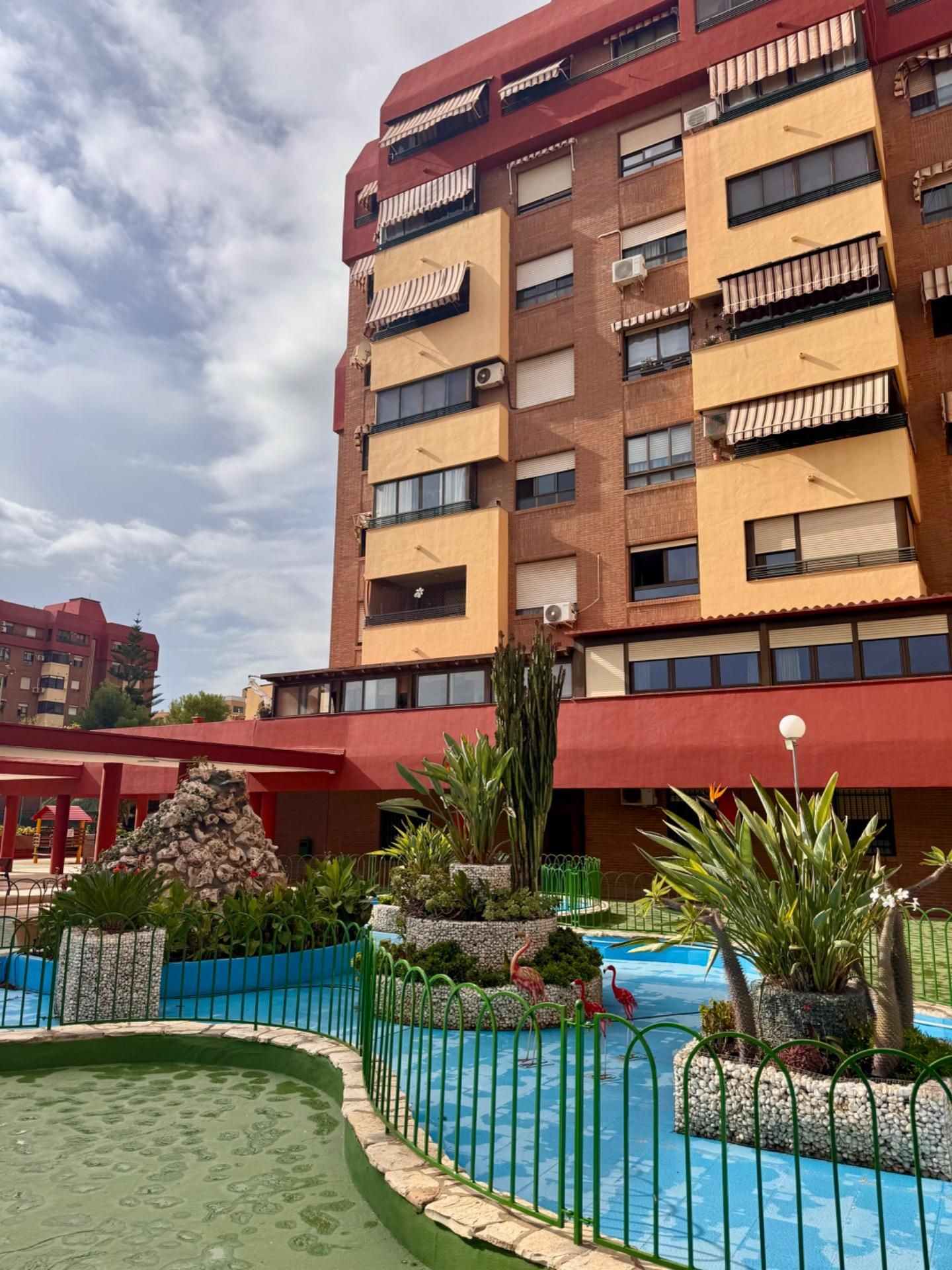 Vista exterior de Pis de lloguer en Alicante / Alacant amb Aire condicionat, Calefacció i Jardí privat