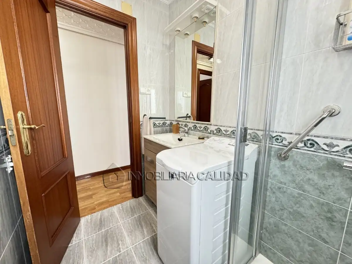 Baño de Piso de alquiler en Burgos con Calefacción y Amueblado