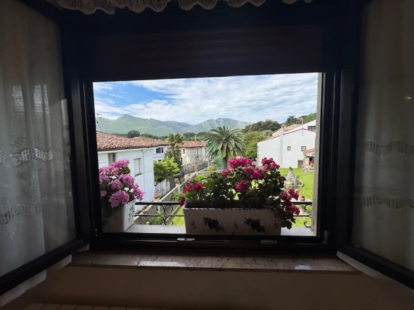Vista exterior de Casa o xalet en venda en Llanes amb Jardí privat