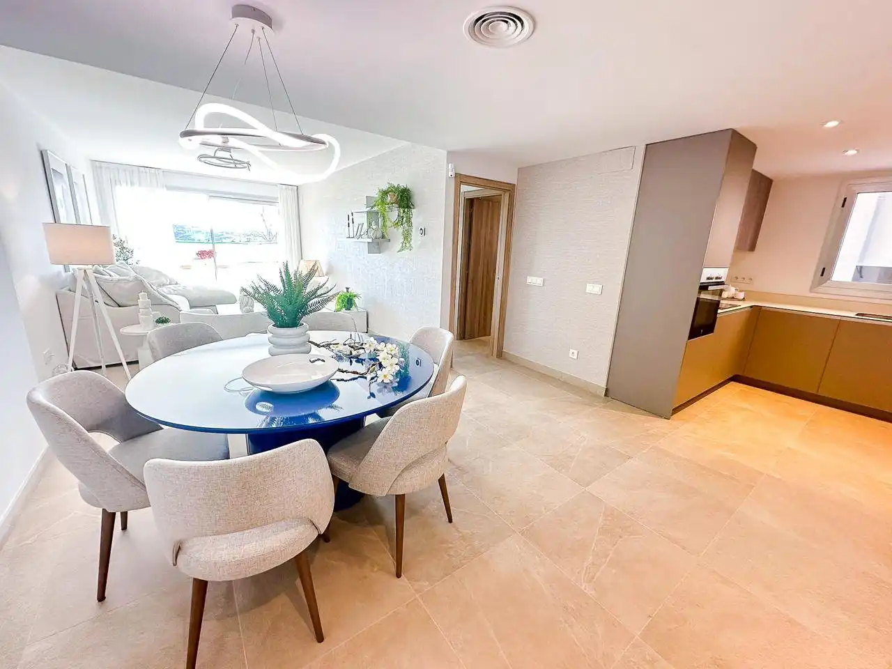 Menjador de Apartament en venda en Estepona amb Aire condicionat, Calefacció i Terrassa