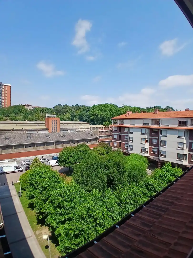 Parking de Ático en venta en Barakaldo  con Calefacción, Terraza y Trastero