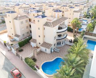 Vista exterior de Planta baixa en venda en Orihuela amb Aire condicionat, Piscina i Balcó