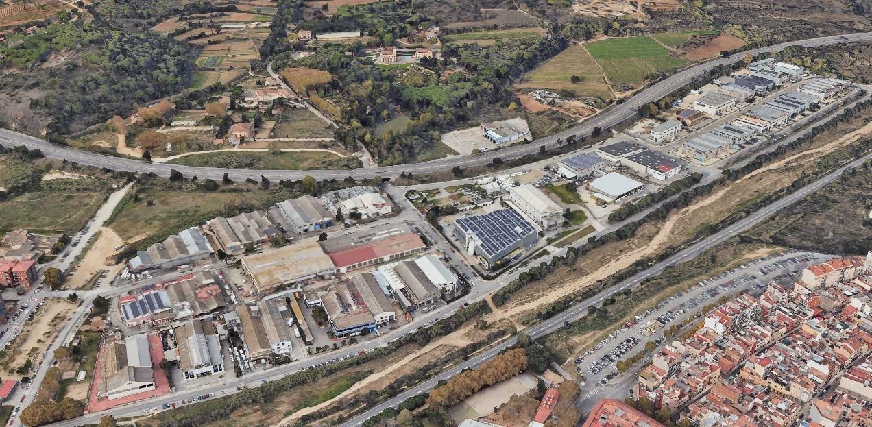 Vista exterior de Nau industrial en venda en Argentona