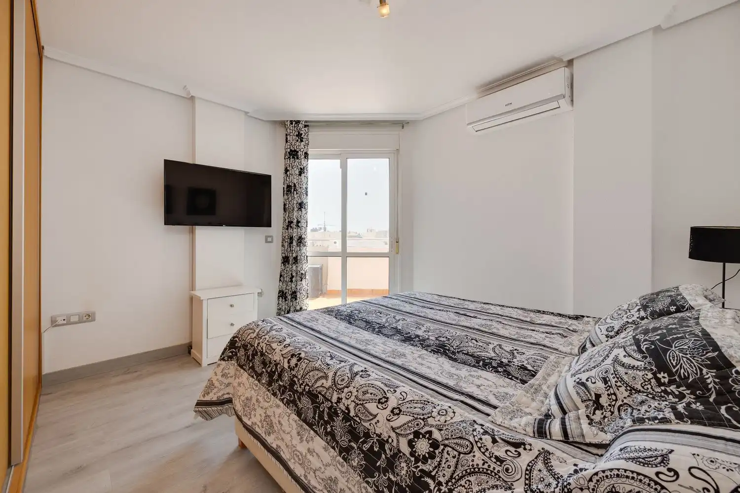 Habitación de Ático en venta en Torrevieja con Aire acondicionado y Terraza