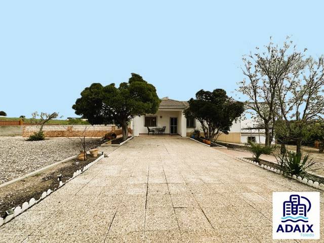 Casa-chalet en Venta en Mora