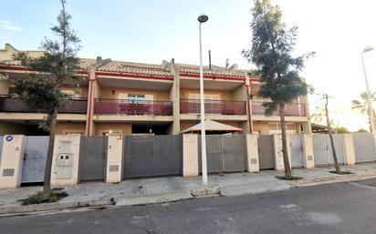 Vista exterior de Casa adosada de lloguer en Sagunto / Sagunt amb Aire condicionat, Terrassa i Balcó