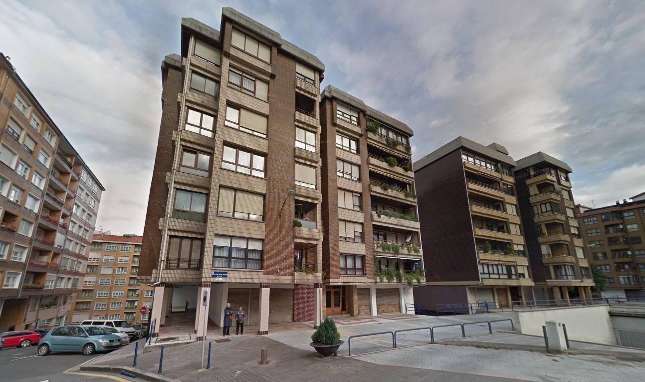 Vista exterior de Piso en venta en Portugalete con Terraza, Trastero y Amueblado