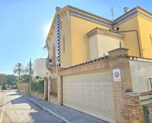 Vista exterior de Casa o xalet en venda en Vilanova i la Geltrú amb Calefacció, Jardí privat i Terrassa