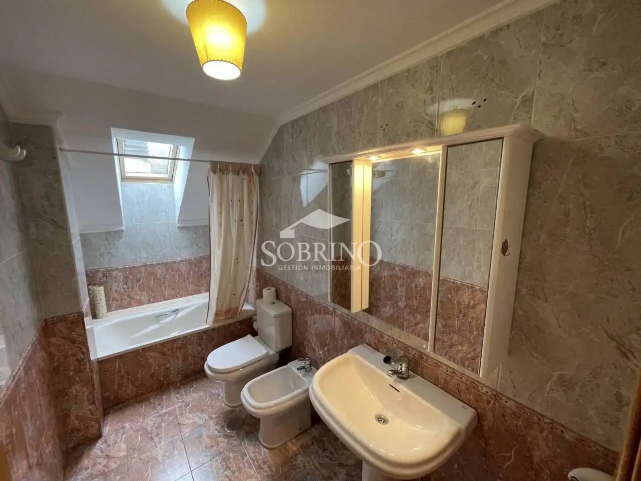 Baño de Piso en venta en Llanes con Calefacción