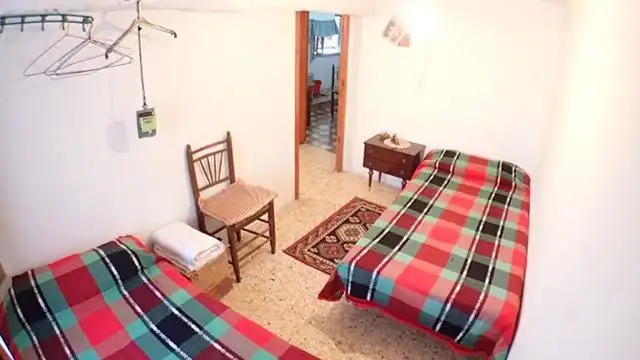 Dormitori de Finca rústica en venda en Crivillén amb Jardí privat