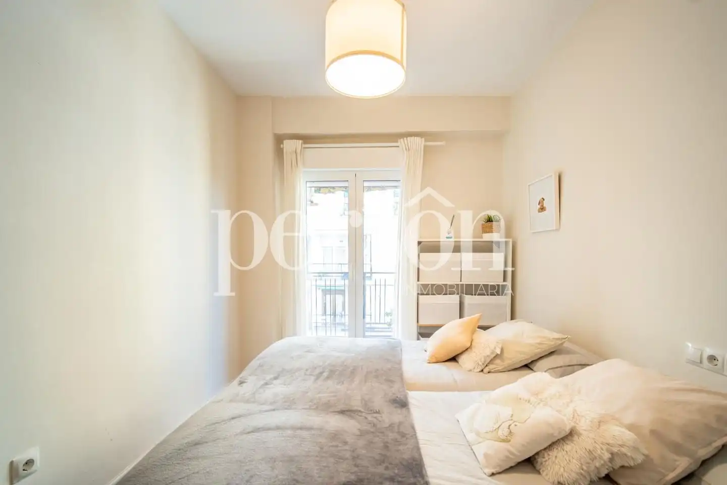 Bedroom of Flat for sale in Valencia  with Air Conditioner, Private garden and Furnished
