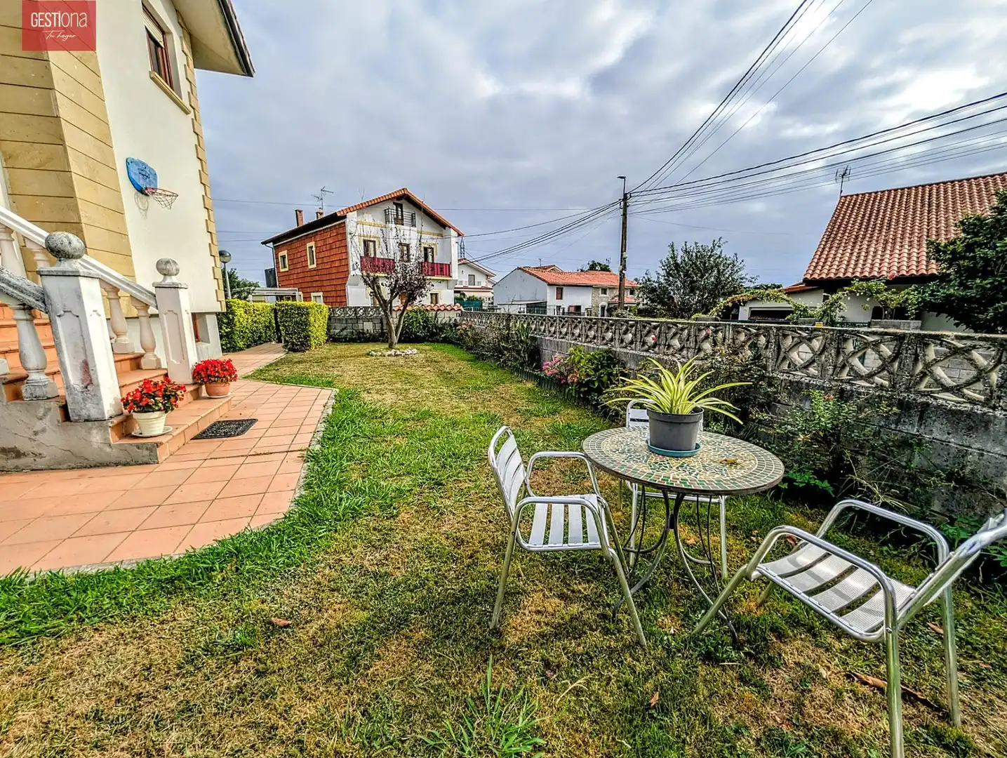 Terrassa de Casa adosada en venda en Arnuero amb Calefacció, Jardí privat i Terrassa