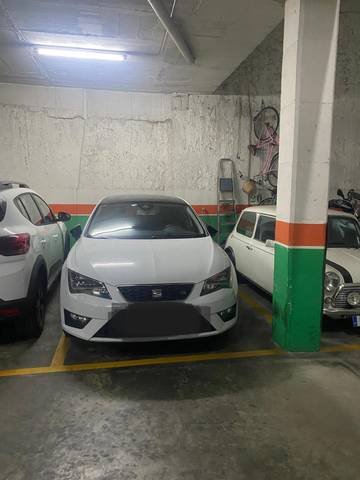 Garaje en Alquiler en Carrer de Salvador Busquets en Vallparadís - Antic Poble de Sant Pere