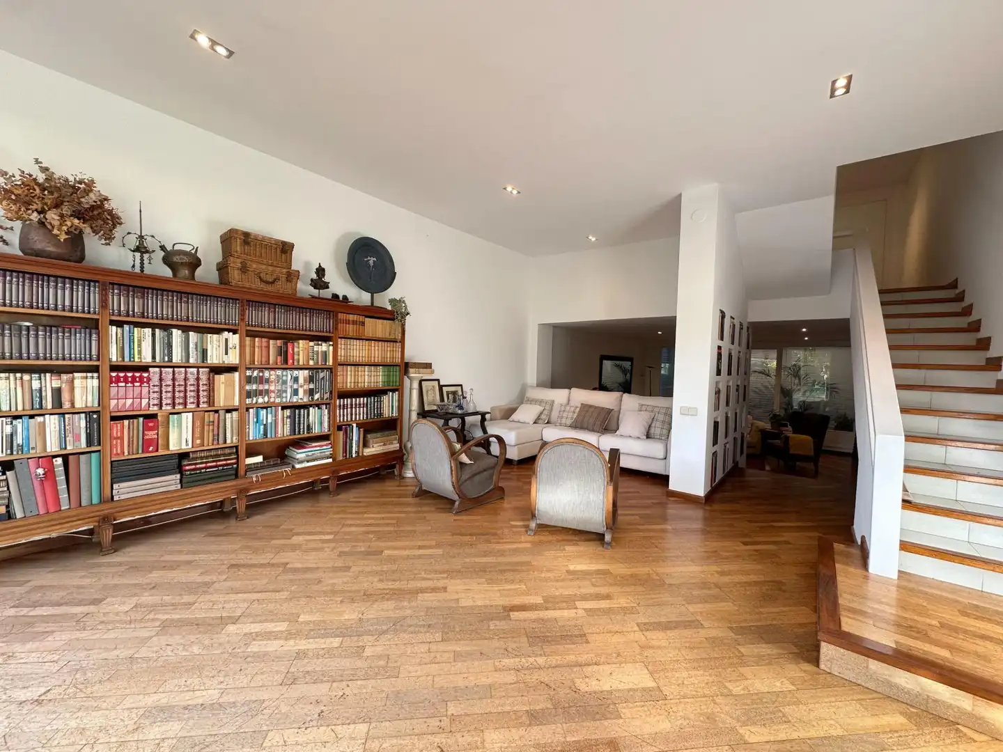 Sala d'estar de Casa adosada en venda en Sant Cugat del Vallès amb Calefacció, Jardí privat i Terrassa