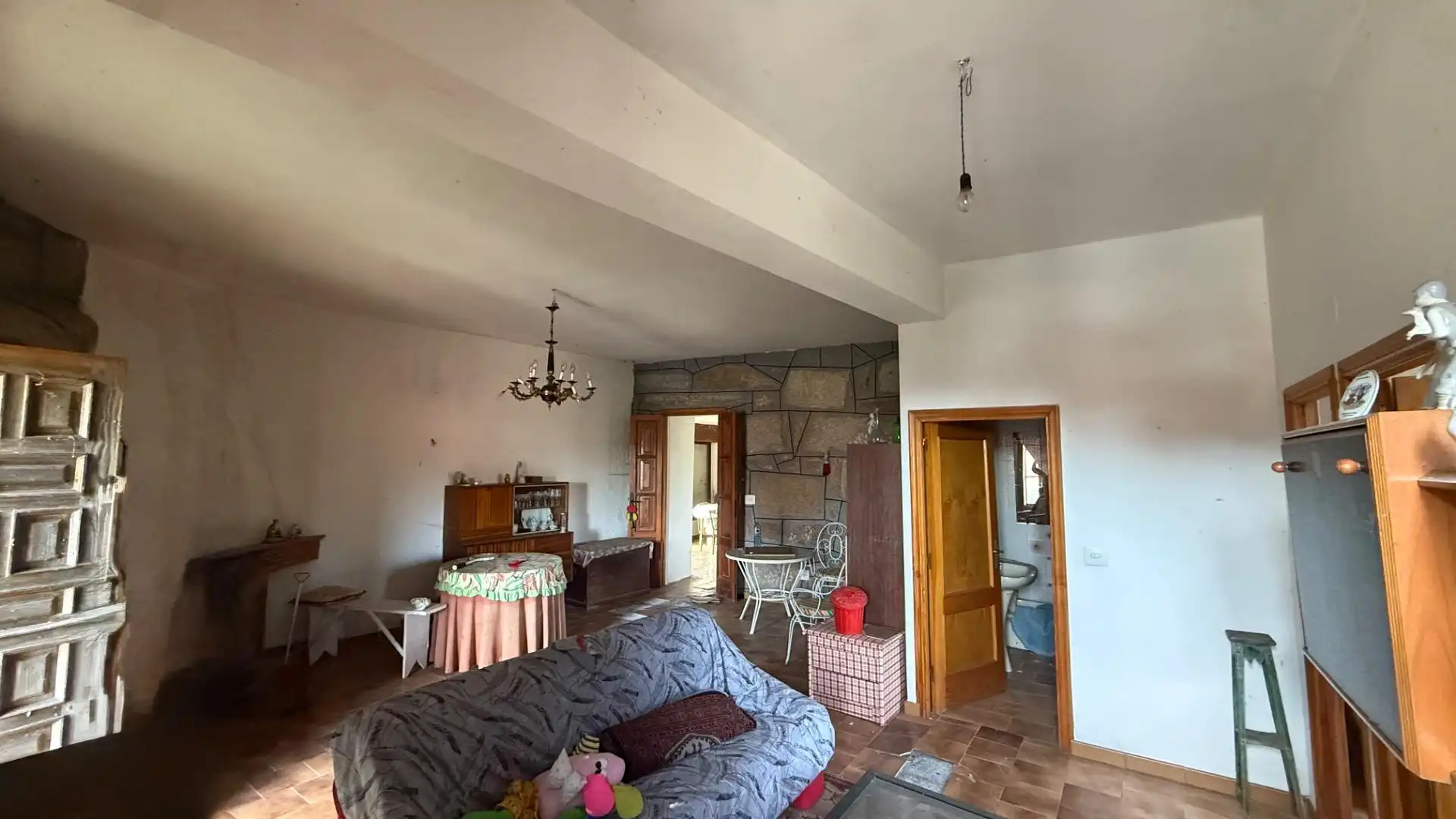 Sala d'estar de Casa o xalet en venda en Toén amb Jardí privat, Moblat i Balcó